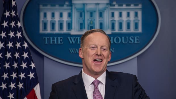 sean-spicer-sports-tweets-red-sox-tom-brady.jpg